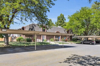 42 Lester Ave in Murray, UT - Foto de edificio - Building Photo