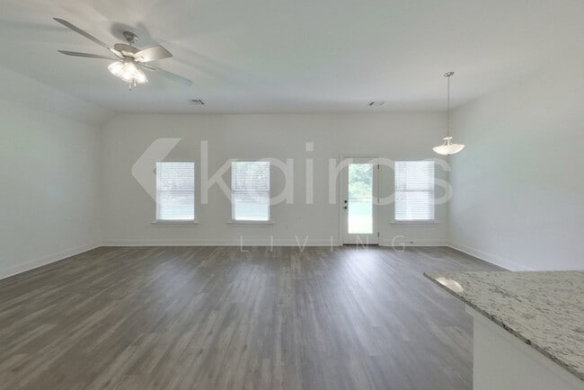 8008 Hendrick Dr in Baton Rouge, LA - Building Photo - Building Photo