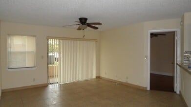 9999 Summerbreeze Dr, Unit 1007 in Sunrise, FL - Building Photo - Building Photo