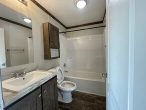 199 McAuliffe Dr in Flushing, MI - Building Photo - Building Photo