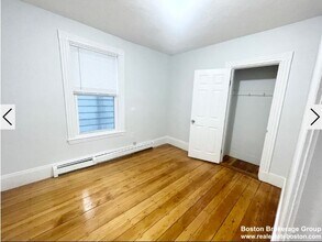 22 Howell St, Unit 2 in Boston, MA - Foto de edificio - Building Photo