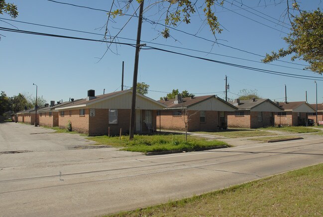 Cavalcade Plaza Homes in Houston, TX - Building Photo - Building Photo