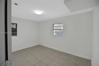 1160 W 26th Ct, Unit D in West Palm Beach, FL - Building Photo - Building Photo