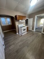 1104 Court St in Saginaw, MI - Building Photo