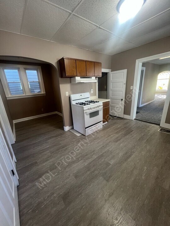 1104 Court St in Saginaw, MI - Building Photo