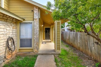 914 Bird Creek Dr in Austin, TX - Building Photo - Building Photo