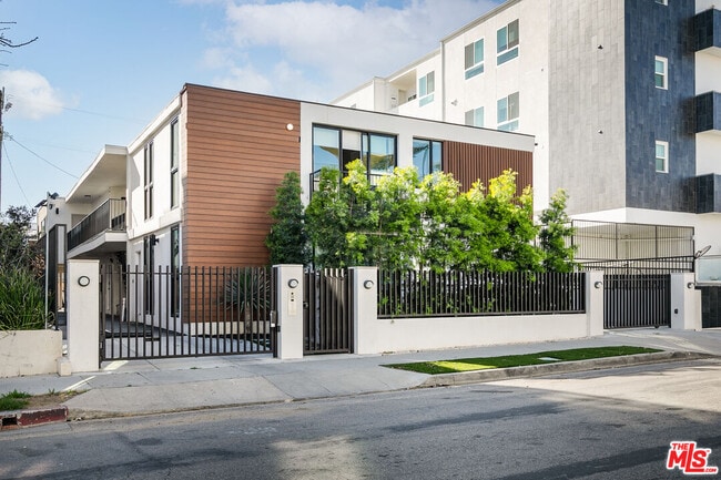 1307 Tamarind Ave in Los Angeles, CA - Building Photo - Building Photo