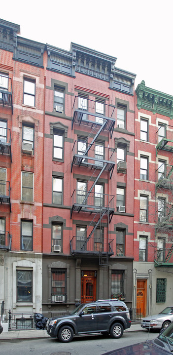 228 W 16th St in New York, NY - Building Photo