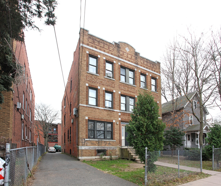 88-90 Clark St in Hartford, CT - Foto de edificio