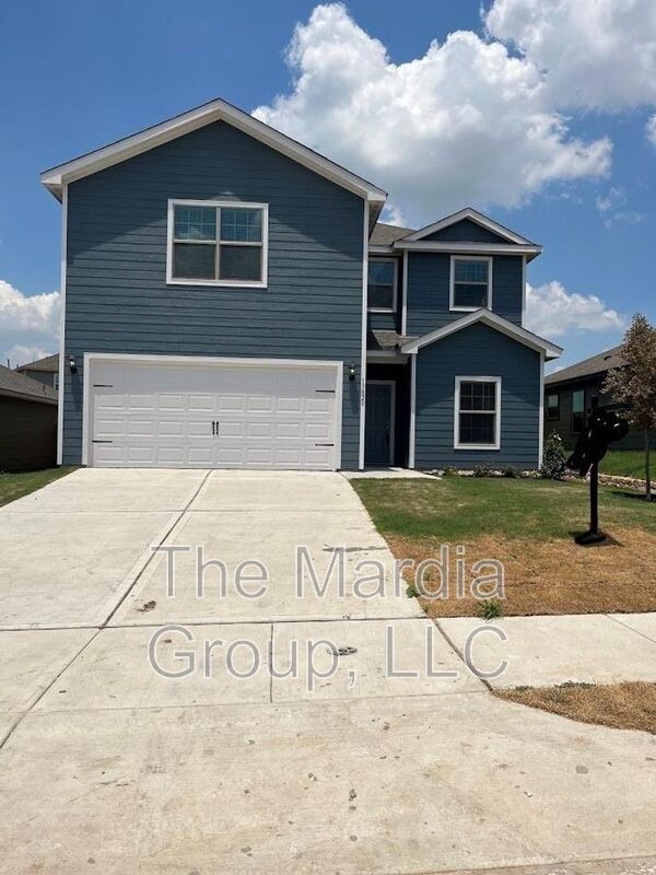 13820 Musselshell Dr in Ponder, TX - Building Photo - Building Photo