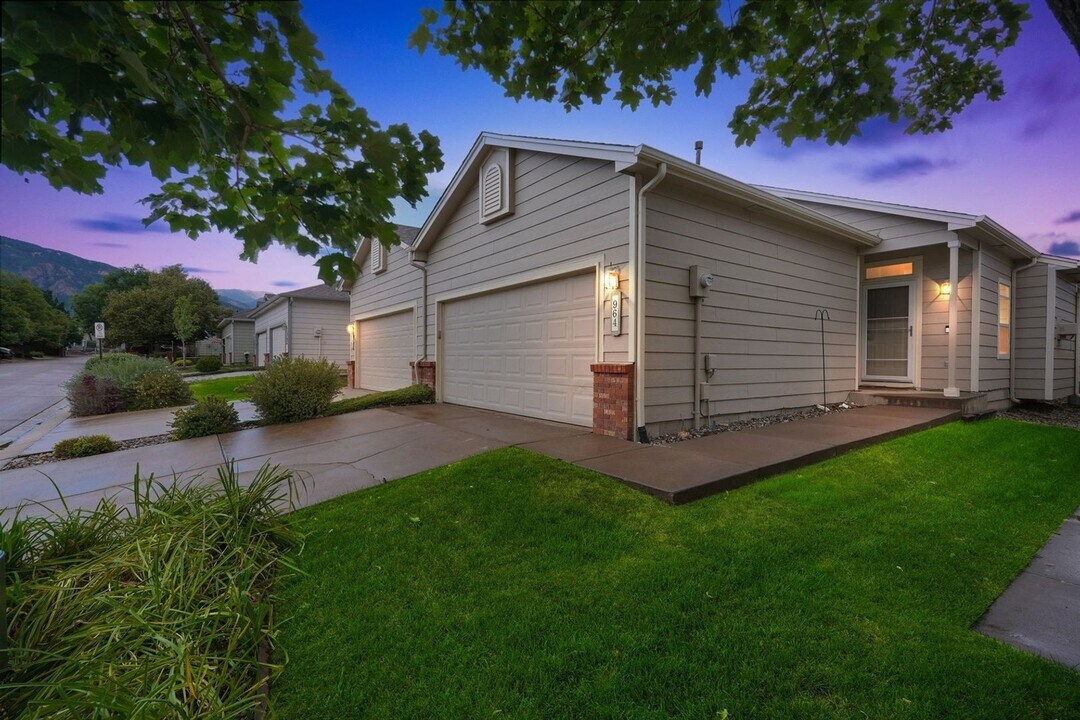 964 Samuel Point in Colorado Springs, CO - Building Photo