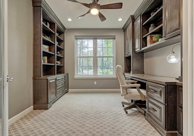 property at 47 Firethorn Pl