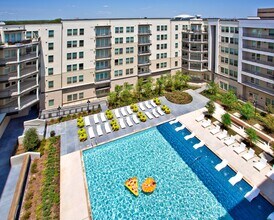101 Center in Arlington, TX - Building Photo - Building Photo