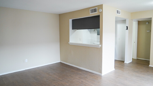 Thicket Apartments in Houston, TX - Foto de edificio - Building Photo