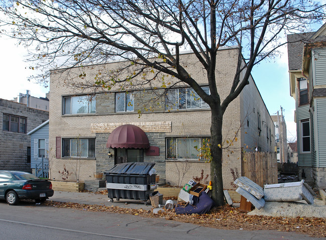 Farwell Apartments in Milwaukee, WI - Foto de edificio - Building Photo