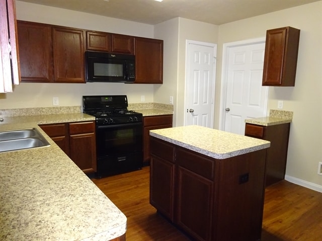 2710 Bammelwood Dr in Houston, TX - Foto de edificio - Building Photo