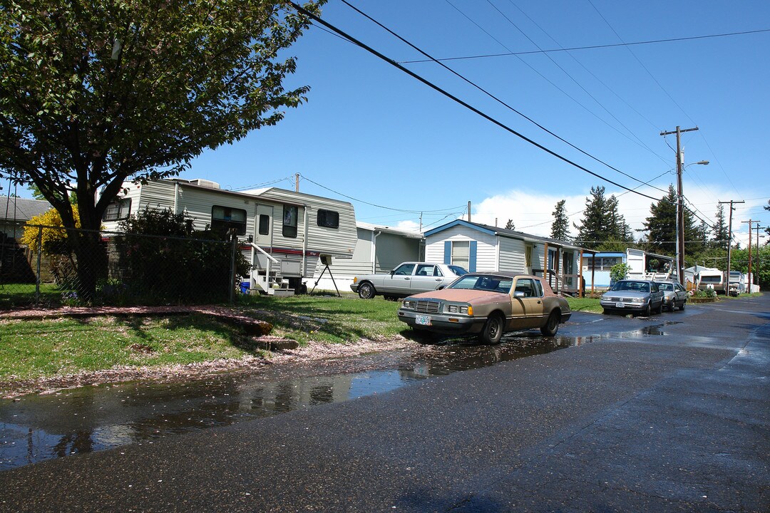 Midway Mobile Home Park in Portland, OR - Foto de edificio