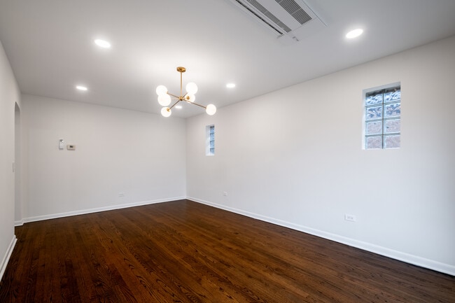5224 N Cicero Ave in Chicago, IL - Building Photo - Building Photo