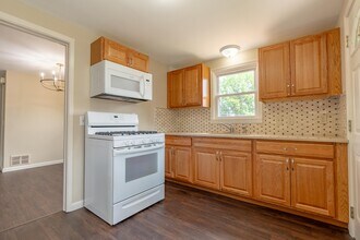 1706 Jefferson Rd NE in Massillon, OH - Building Photo - Building Photo