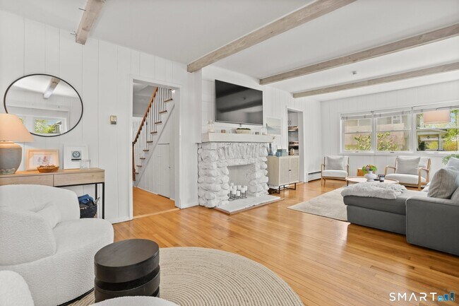 property at 12 Thomes St