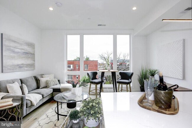 1014 1/2 17th Pl NE in Washington, DC - Building Photo - Building Photo