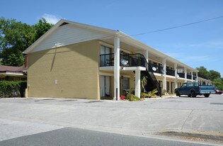 706 W Dixie Ave in Leesburg, FL - Building Photo