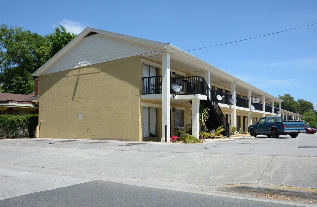706 W Dixie Ave in Leesburg, FL - Foto de edificio