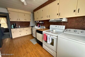 48 Arnold Ave in Amsterdam, NY - Building Photo - Building Photo