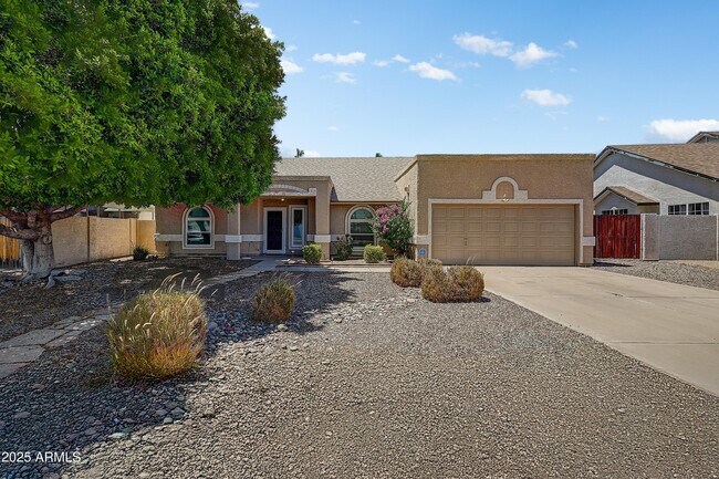 property at 4934 E Grandview St