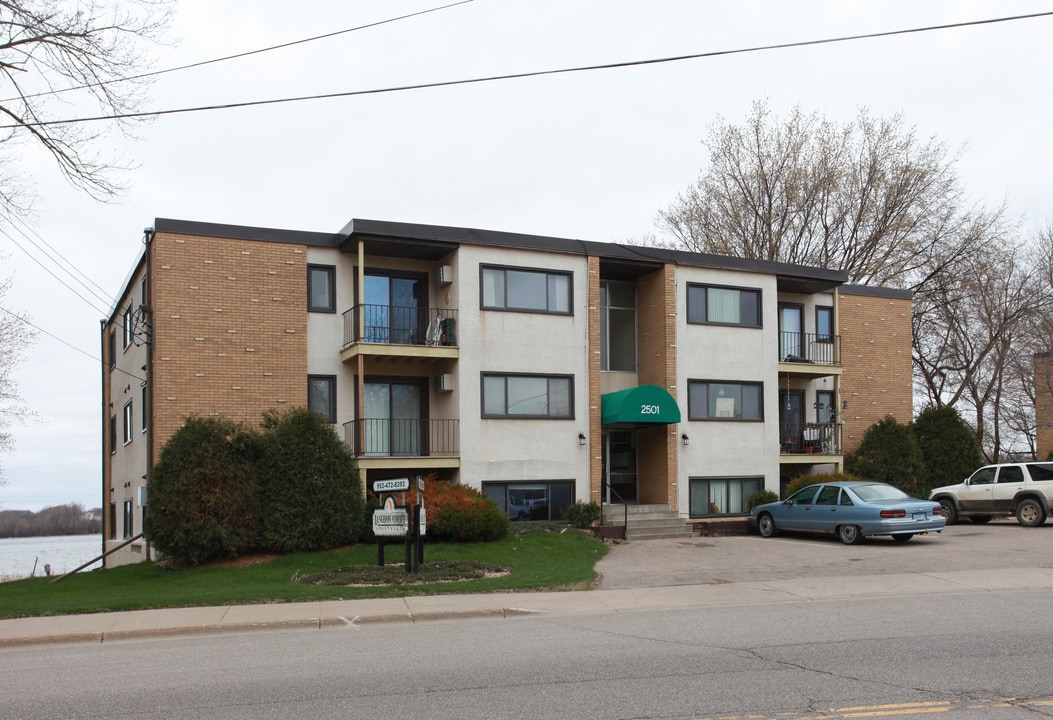 Langdon Lake Apartments in Mound, MN - Building Photo