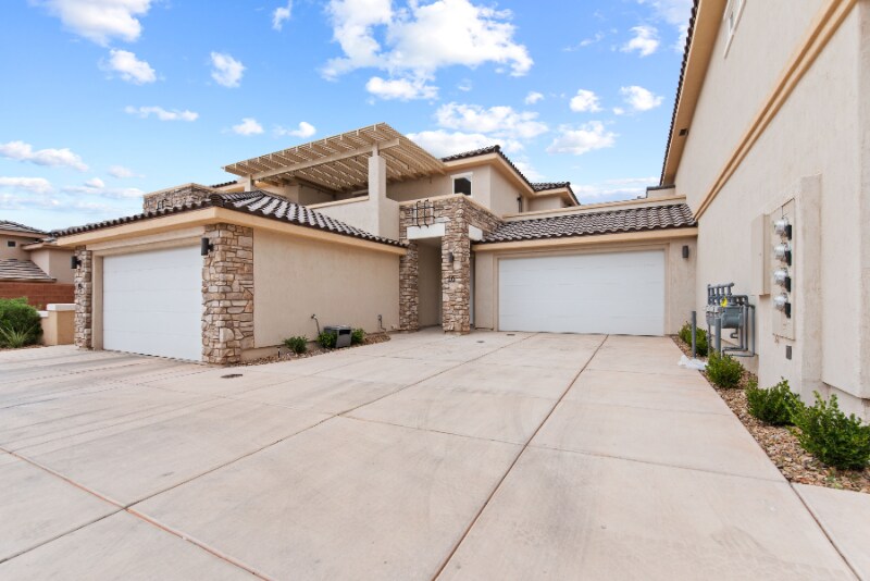 140 W Center St in Ivins, UT - Building Photo