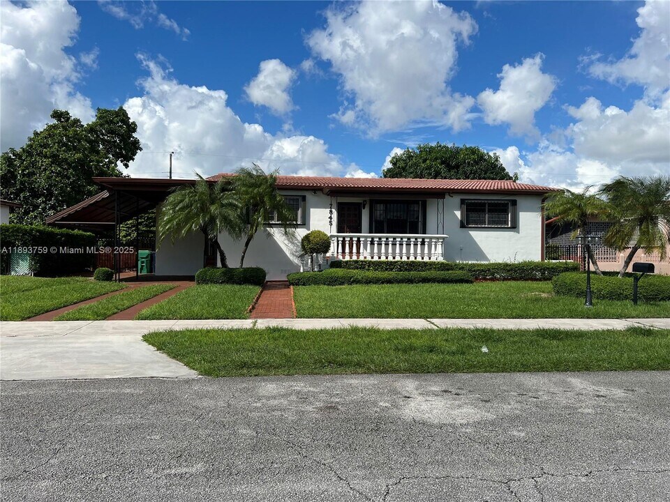 7845 SW 19th St in Miami, FL - Building Photo