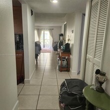 158 Lakeview Dr in Weston, FL - Building Photo - Building Photo