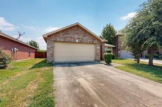 708 Lark Dr in Aubrey, TX - Building Photo - Building Photo