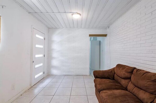 2916 W Paris St-Unit -2 in Tampa, FL - Building Photo - Building Photo