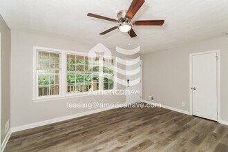 7316 Pinedale Dr in Columbia, SC - Foto de edificio - Building Photo