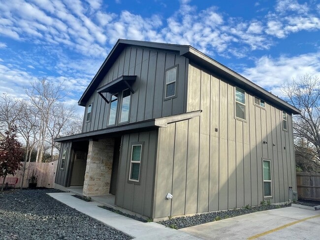 property at 810 S Walters St