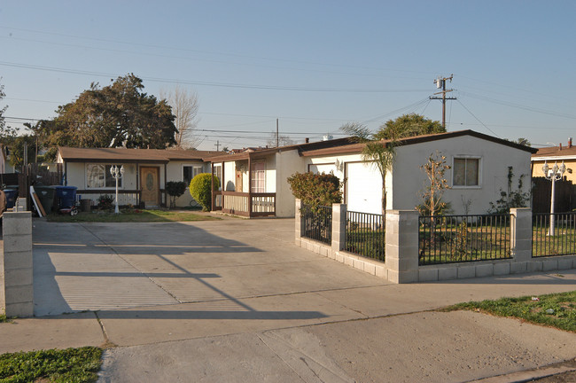 38-40 Raemere St in Camarillo, CA - Building Photo - Building Photo