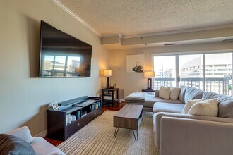1211 S Eads St, Unit 1306 in Arlington, VA - Foto de edificio - Building Photo