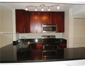 1021 Mockingbird Ln in Plantation, FL - Building Photo - Building Photo