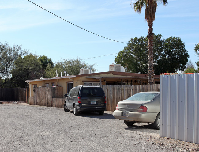 Splendid Isolation Apartments in Tucson, AZ - Building Photo - Building Photo