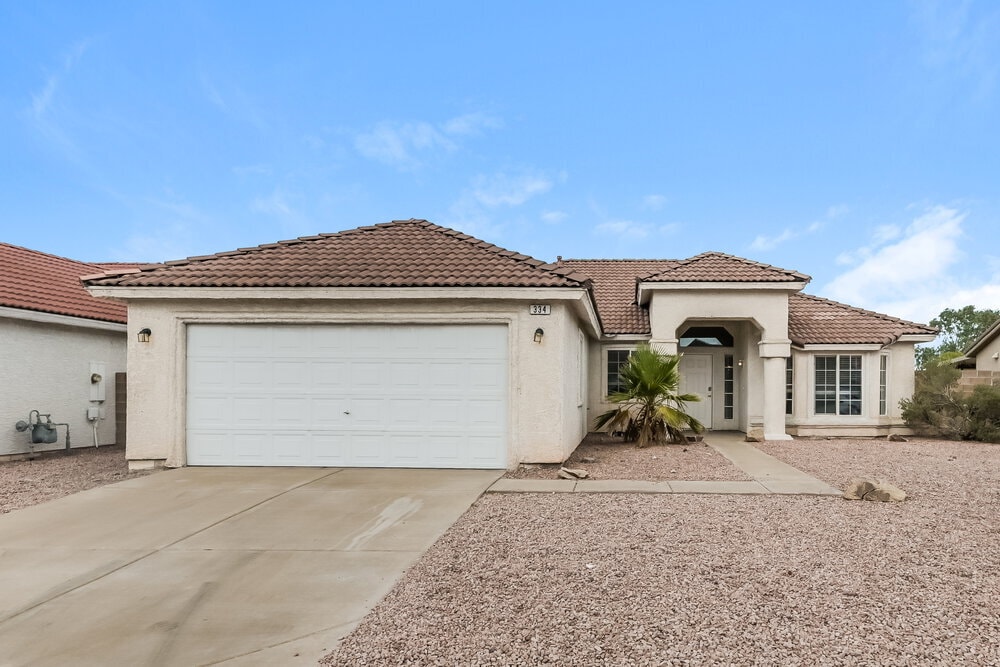 334 Oak Canyon Dr in Henderson, NV - Building Photo