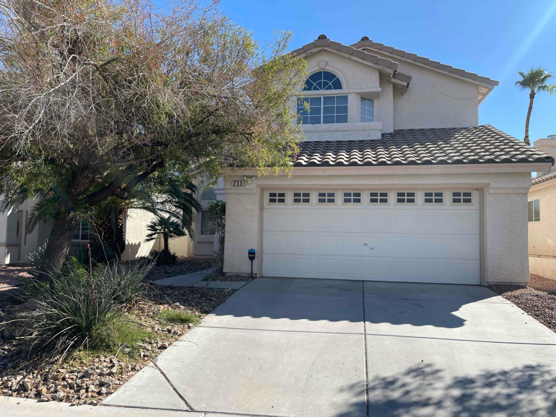 250 Camelback Ridge Ave in Henderson, NV - Building Photo