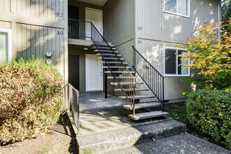3234 Pringle Rd SE in Salem, OR - Building Photo - Building Photo