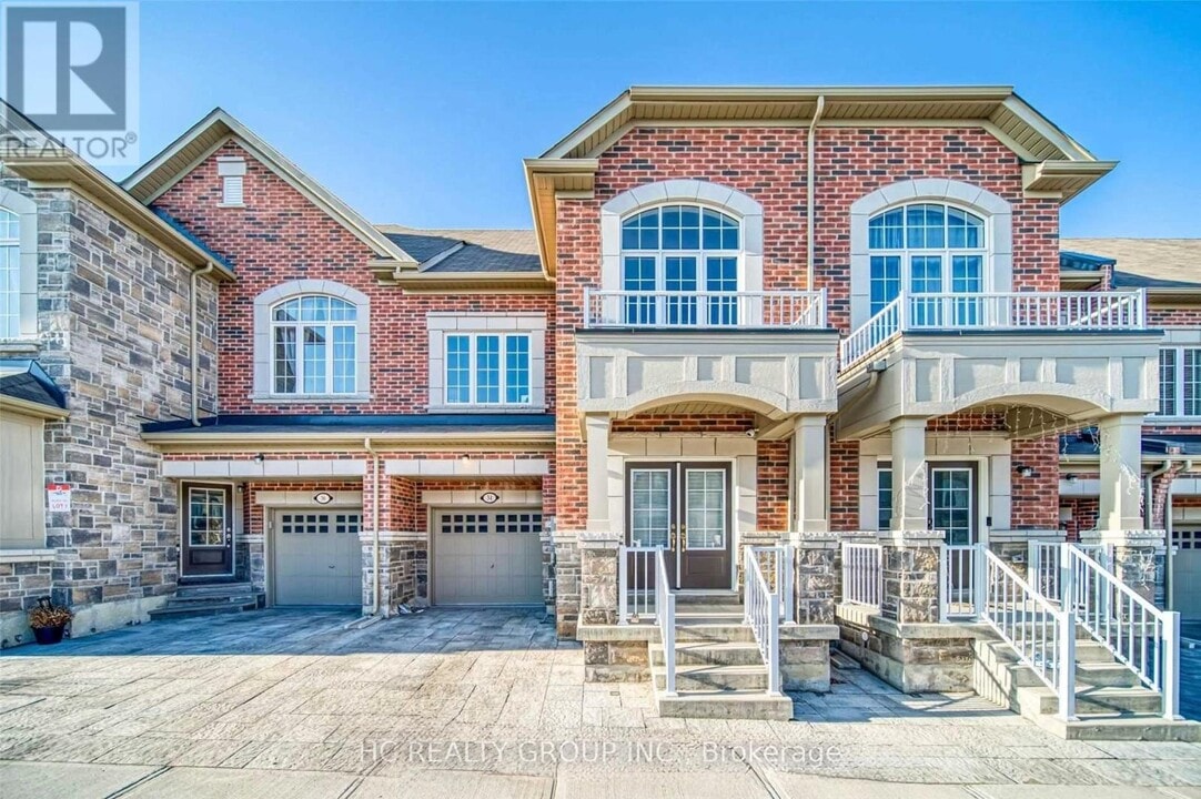 34 Ness Dr in Richmond Hill, ON - Building Photo