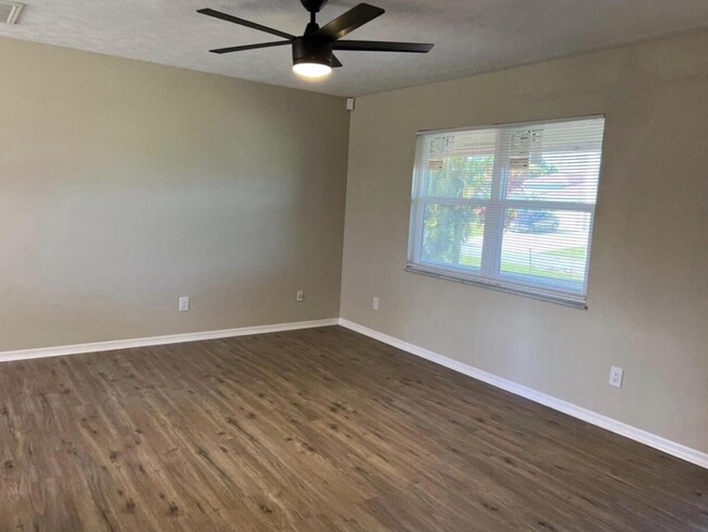 450 SW Dagget Ave in Port St. Lucie, FL - Building Photo - Building Photo
