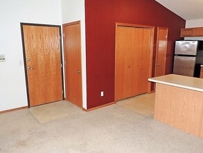 1000 Duchess Dr in Solon, IA - Building Photo - Building Photo