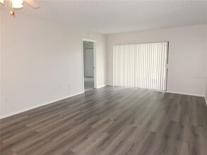 209 Meadow Ln in Oldsmar, FL - Foto de edificio - Building Photo