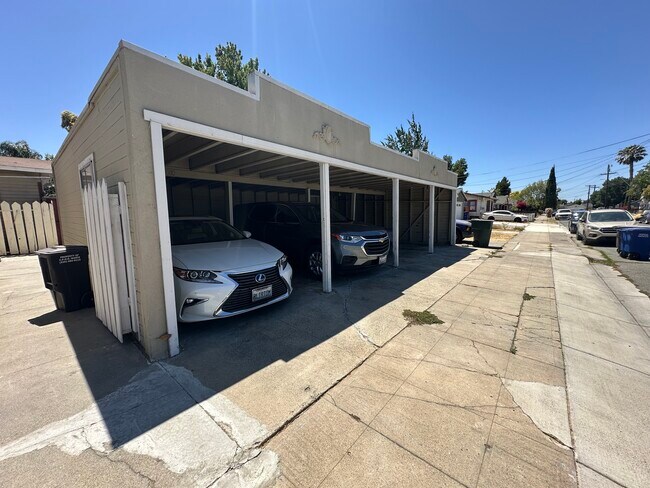 784 E 11th St, Unit E 11th in Pittsburg, CA - Building Photo - Building Photo