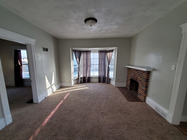 1718 Washington St in Cedar Falls, IA - Building Photo - Building Photo